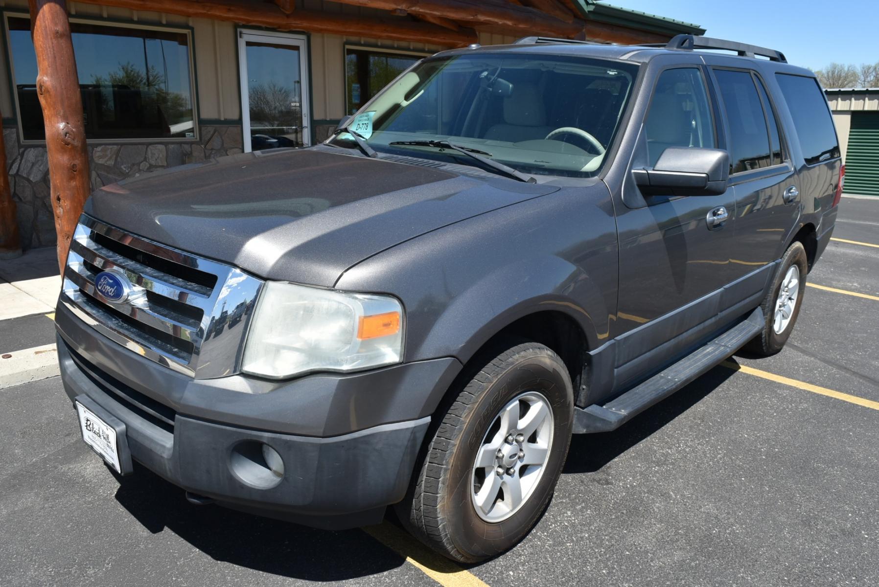 2014 Gray /Beige Ford Expedition XL (1FMJU1G55EE) with an 5.4L V8 engine, 6-Speed Automatic w/ OD transmission, located at 1600 E Hwy 44, Rapid City, SD, 57703, (605) 716-7878, 44.070232, -103.171410 - Photo #2